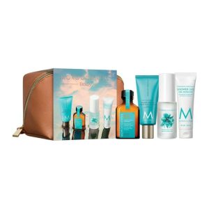 שמן מרוקאי מארז מפנק 5 מוצרים לשיער והגוף – Moroccanoil 5pcs Body Travel Kit Set (Brumes Du Maroc Fragrance Mist 30ml + Original Treatment 25ml + Original Hand Cream 40ml + Shower Gel 30ml + Luxe Travel Bag)