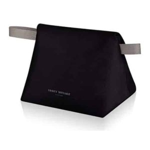 איסי מיאקי תיק רחצה שחור – ISSEY MIYAKE BLACK SHOWER BAG